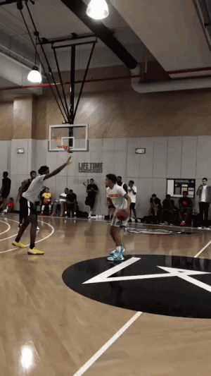 皇马本泽马梅开二度助球队取胜（本泽马双响助皇马告捷）