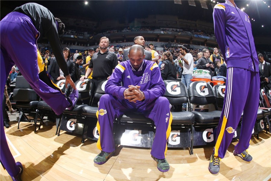 贝纳蒂亚：裁判偷了我们的点球，和他们说话时几乎都不看你（贝纳蒂亚：裁判抢走了我们的点球，与他们交流时几乎不看人）