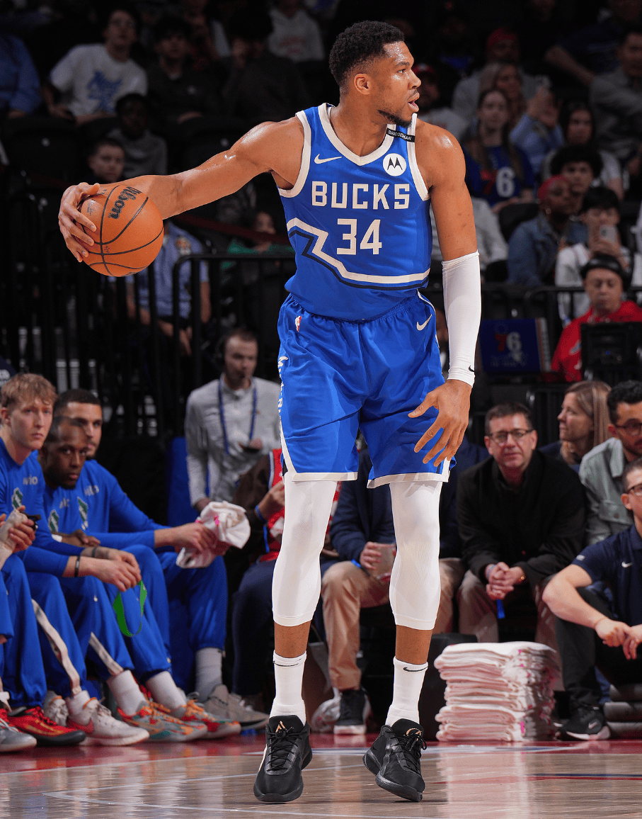 世体：近三千英格兰球迷做客，皇马vs曼城安排1700名安保（世体：皇马vs曼城将迎约3000英格兰客迷，现场部署1700名安保人员）