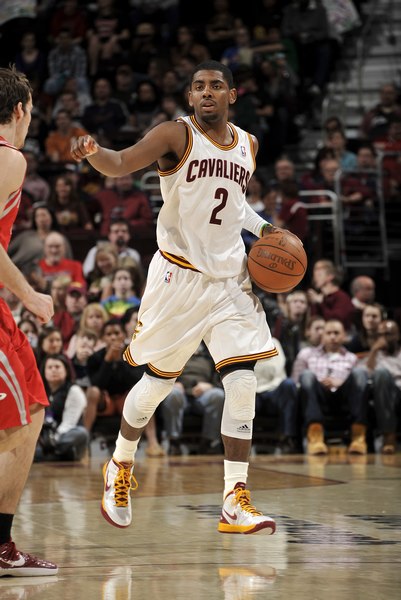 本赛季东契奇缺席时里夫斯场均40分10助攻，今日三节36+9（东契奇缺阵的本季里，里夫斯场均40分10助；今日仅三节已拿36分9助）