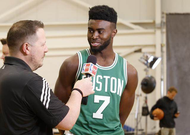 ATP总决赛第4日综述：辛纳两连胜提前晋级，谢尔顿遭逆转无缘四强（ATP年终总决赛第4日快评：辛纳两连胜锁定晋级，谢尔顿被逆转止步小组赛）