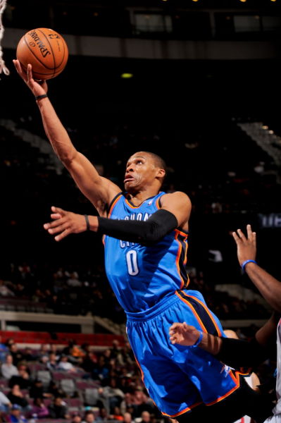 独行侠胜篮网，浓眉赛后赠球衣予小球迷（独行侠击败篮网，浓眉赛后将球衣赠送小球迷）