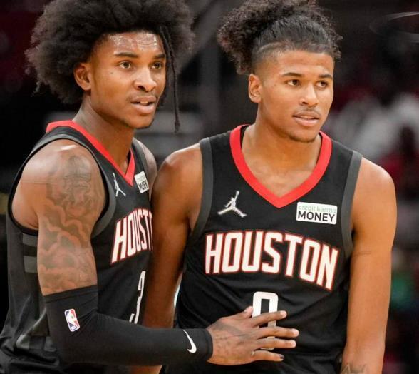 马卡：小西蒙尼如今表现出色，离不开梅西对他的明智建议（马卡：小西蒙尼状态火热，梅西的点拨功不可没）