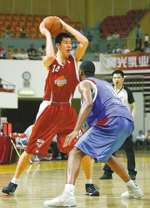 荷兰vs立陶宛：范戴克、德利赫特、哈维-西蒙斯首发（荷兰对阵立陶宛：范迪克、德里赫特、哈维-西蒙斯领衔首发）