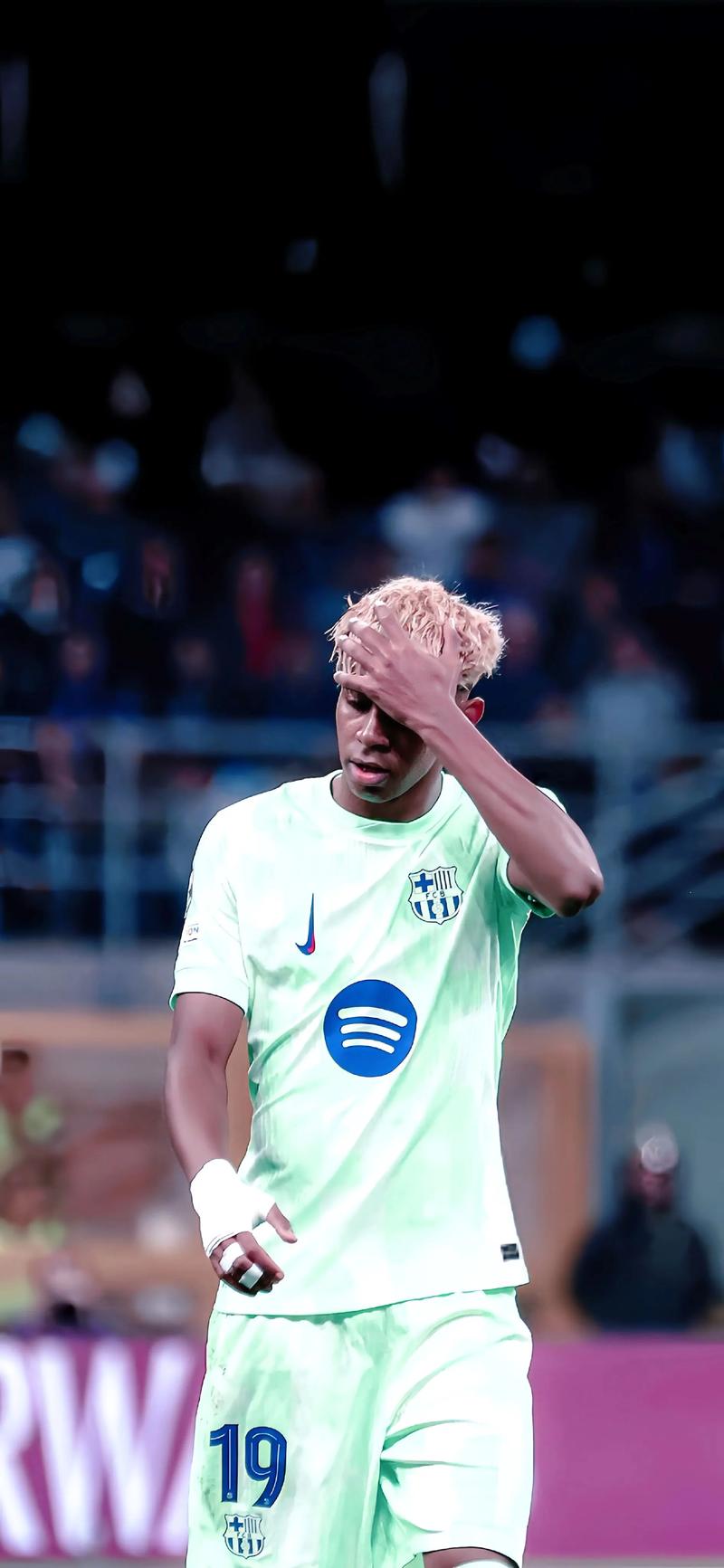 巴媒：内马尔左膝疼痛，或将缺席桑托斯的下一场比赛（据巴媒报道，内马尔左膝不适，可能缺席桑托斯下轮比赛）