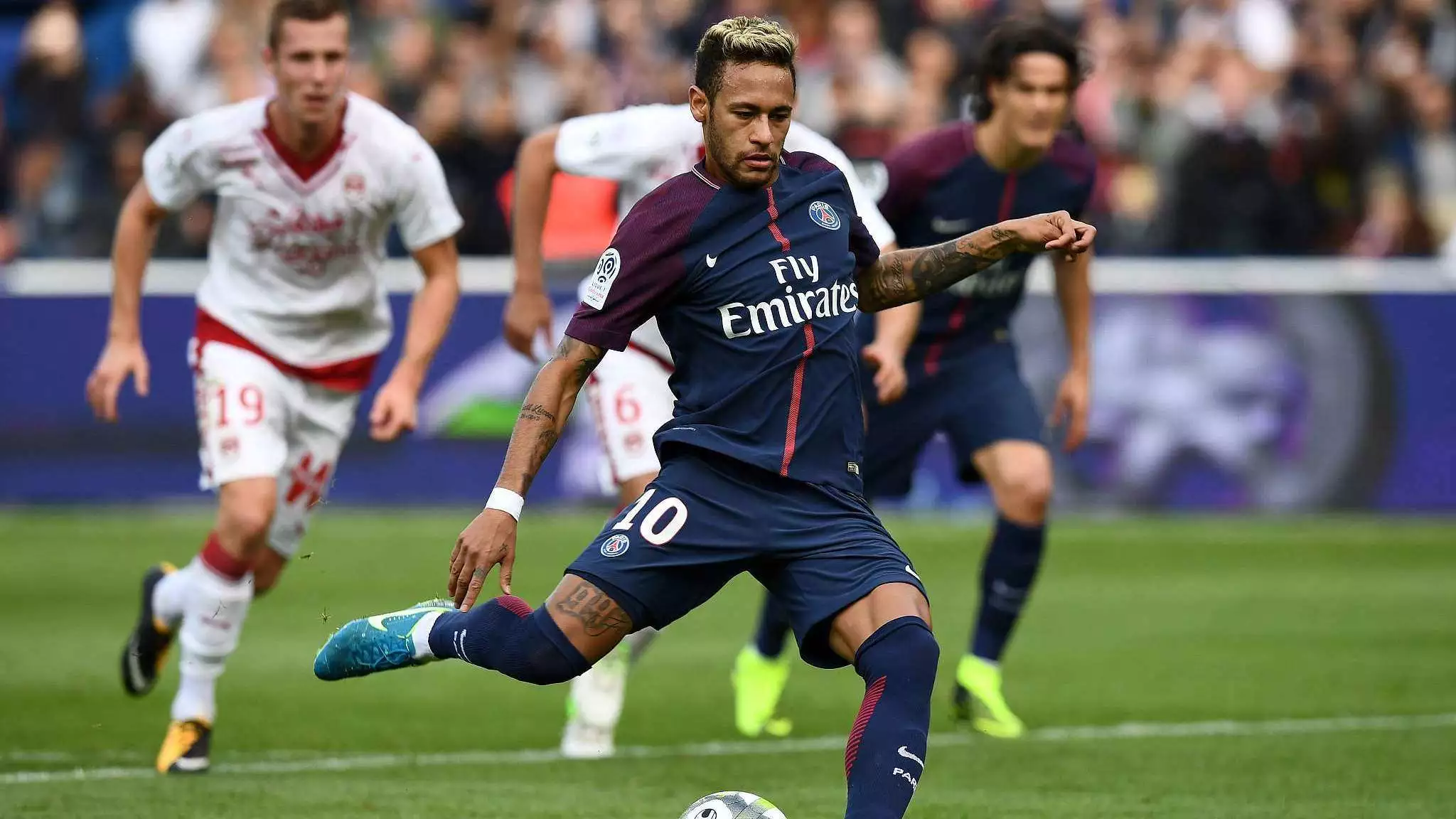 懂球帝2025年10月足坛MVP：姆巴佩蝉联！（懂球帝评选2025年10月足坛MVP，姆巴佩成功卫冕）