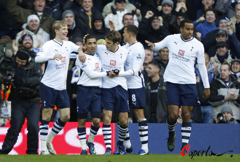 亚精英赛半场：路易斯失单刀+补射中柱，申花暂0-0广岛（亚精英赛半场战报：路易斯单刀失手又补射中柱，申花暂与广岛0-0）