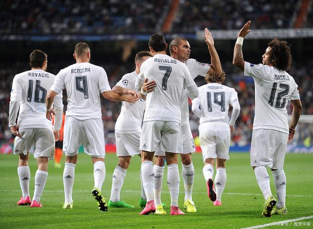 布斯克茨退役，10年世界杯冠军西班牙仅剩5人仍在踢球（布斯克茨挂靴，西班牙2010世界杯冠军班底仅余5人仍在征战）