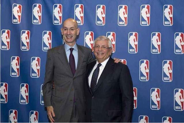 阿斯：霍安状态恢复如初，复出即帮巴萨时隔十场比赛再获零封（阿斯：霍安伤愈归来即奉零封，助巴萨终结十场无零封纪录）