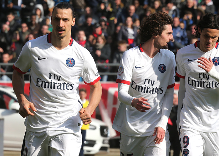 广东对抗训练！萨姆纳暴扣，王少杰好使，崔永熙未现身5v5！（广东队对抗训练！萨姆纳飞天暴扣，王少杰状态火热，崔永熙未参加5v5）