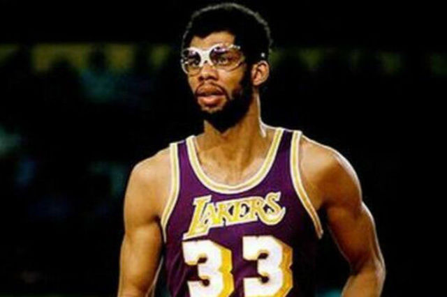 德媒：于帕梅卡诺认为自己最近表现很好，值得一份高额签字费（德媒：于帕梅卡诺称近期发挥出色，理应拿到高额签字费）