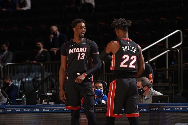 从手足无措到游刃有余，齐达内在公园学着踢毽子（齐达内公园踢毽子：从生疏到娴熟）