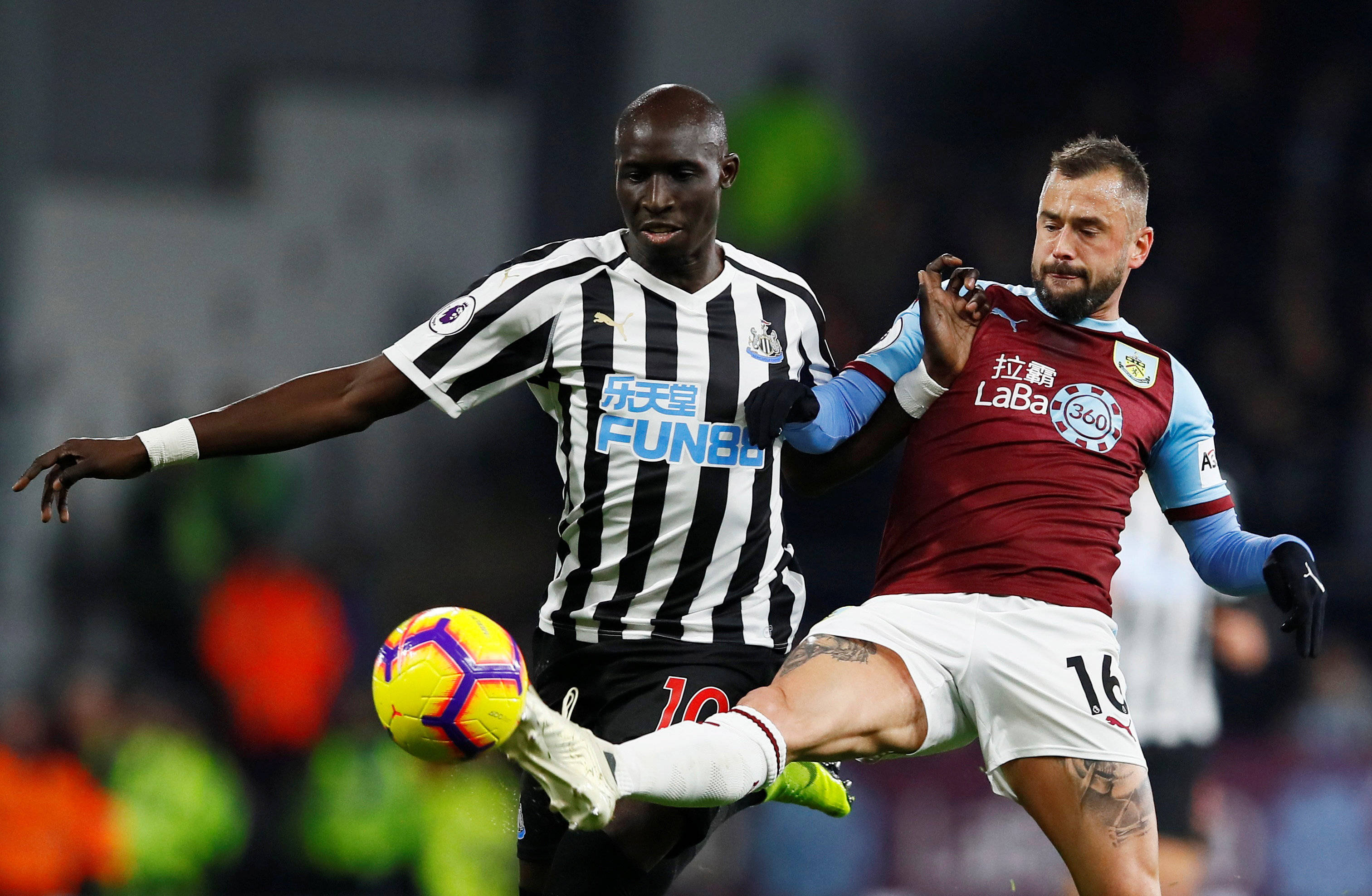 记者：于帕与拜仁的续约仍在谈判中，有可能在年底前做出决定（记者称：拜仁与于帕续约谈判仍在进行，或将在年底前定论）