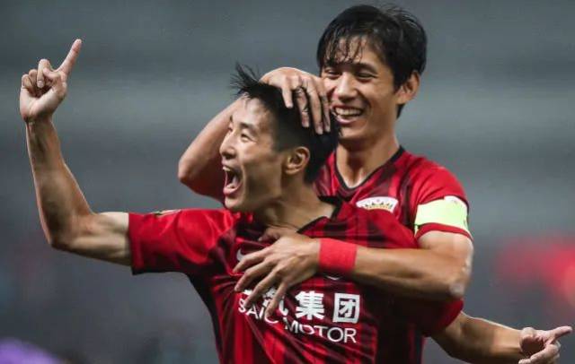 东体：足协曾考虑年初组织国足冬训，届时主教练也一并亮相（东体：足协曾考虑年初举行国足冬训，主教练将同期亮相）