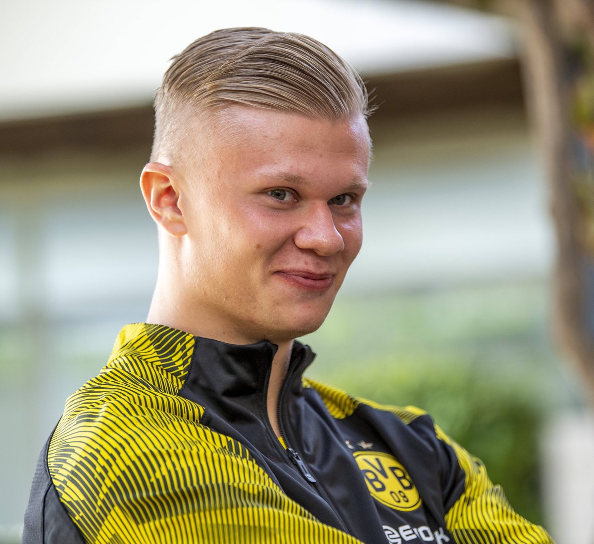 帕夫洛维奇盛赞米兰团队精神逆转取胜（帕夫洛维奇力赞米兰团队精神助球队逆转告捷）