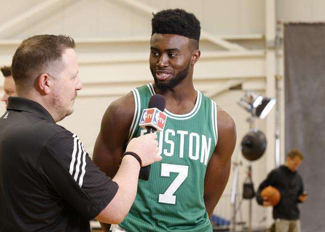 一场5-1狂胜！梅西创造个人新纪录，率领迈阿密国际斩获东部冠军（5-1大捷！梅西刷新个人纪录，率迈阿密国际加冕东部冠军）