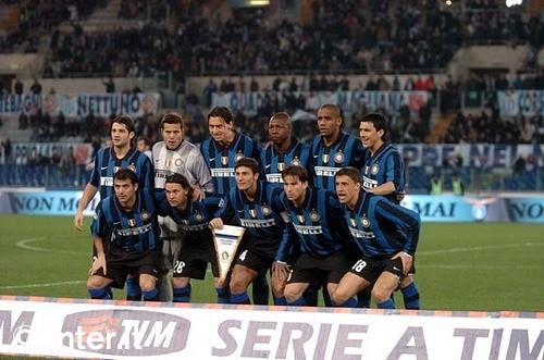 卡拉格：利物浦必须冬窗购买一名中后卫，队内储备已岌岌可危（卡拉格：利物浦冬窗必须补强中卫，后防人手告急）